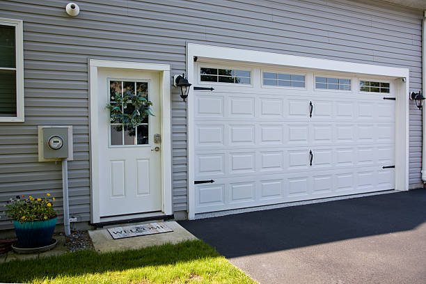 24/7 Emergency Garage Door Panel Replacement experts in Idylwood, VA